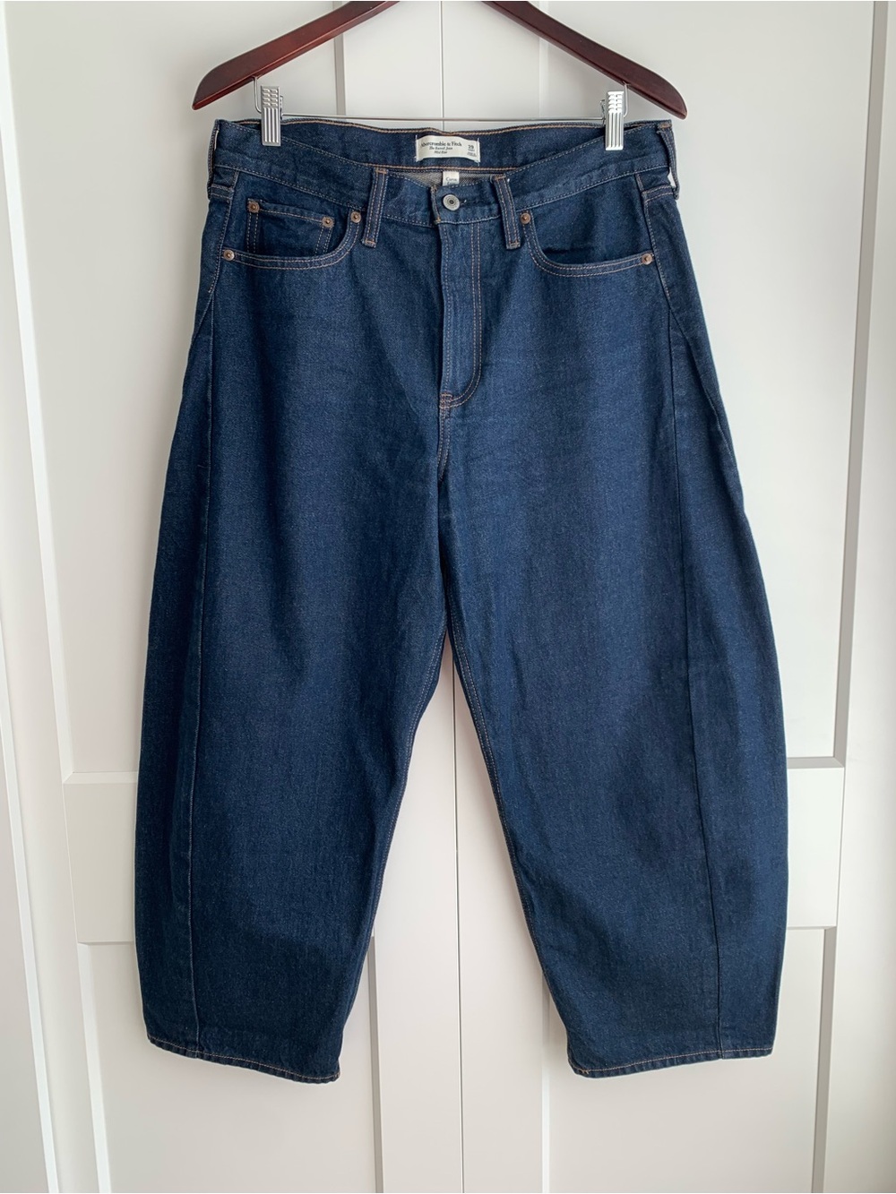 Abercrombie & fitch barrel Jean Dark Blue Relaxed Fit mid rise women’s size 29